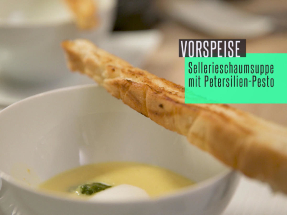Sellerieschaumsüppchen mit Petersilienpesto
