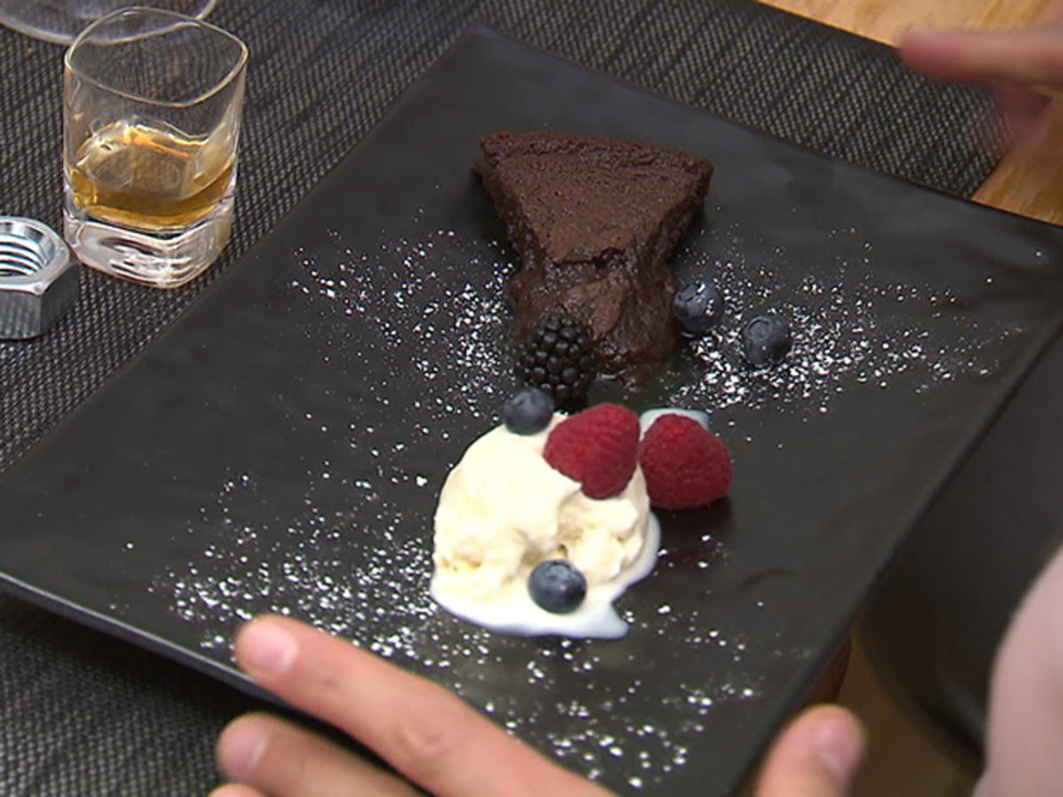 Tarte au Chocolat mit Jägermeister-Eis