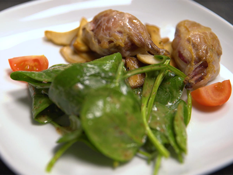 Variation von der Wachtel mit Spinatsalat