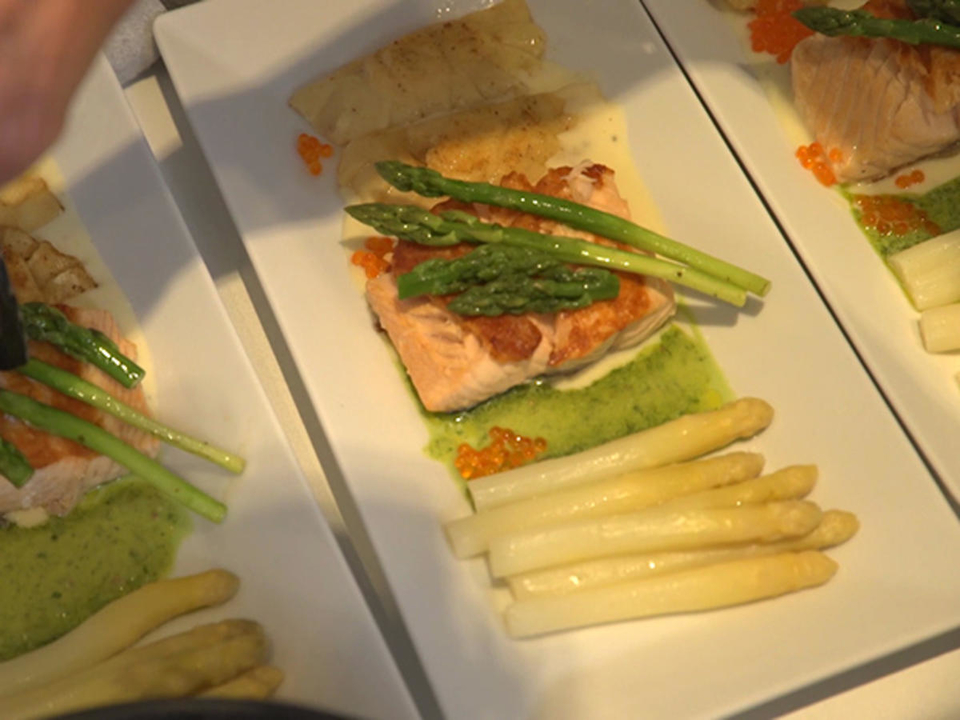 Pfungstädter Spargel an gegrilltem Lachs mit Lachsravioli