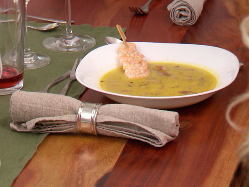 Kalte Gurken-Joghurt-Suppe, Seafood-Chowder und Süßkartoffelchips