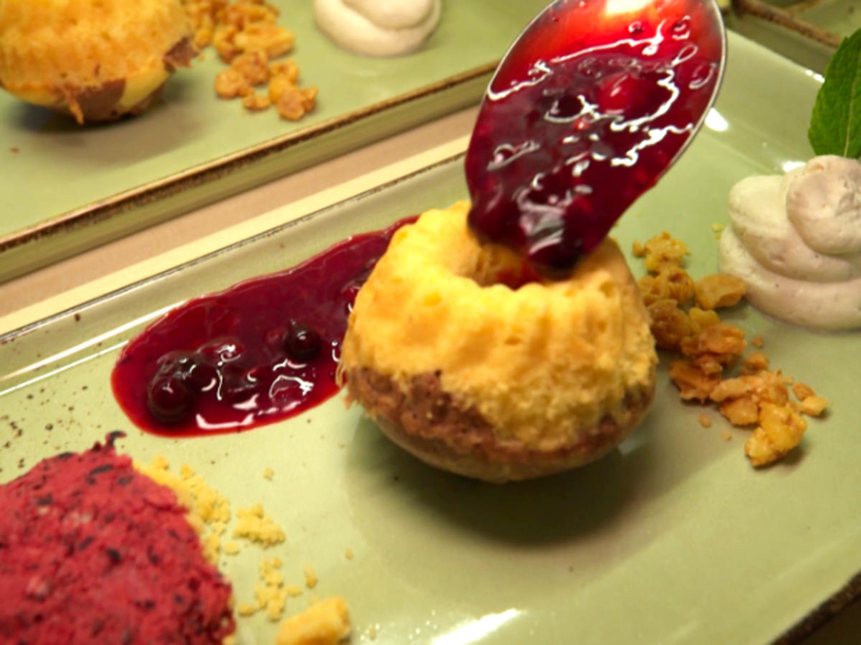 Marmorierter Mini-Gugelhupf mit Mascarpone Creme und Blitzeis