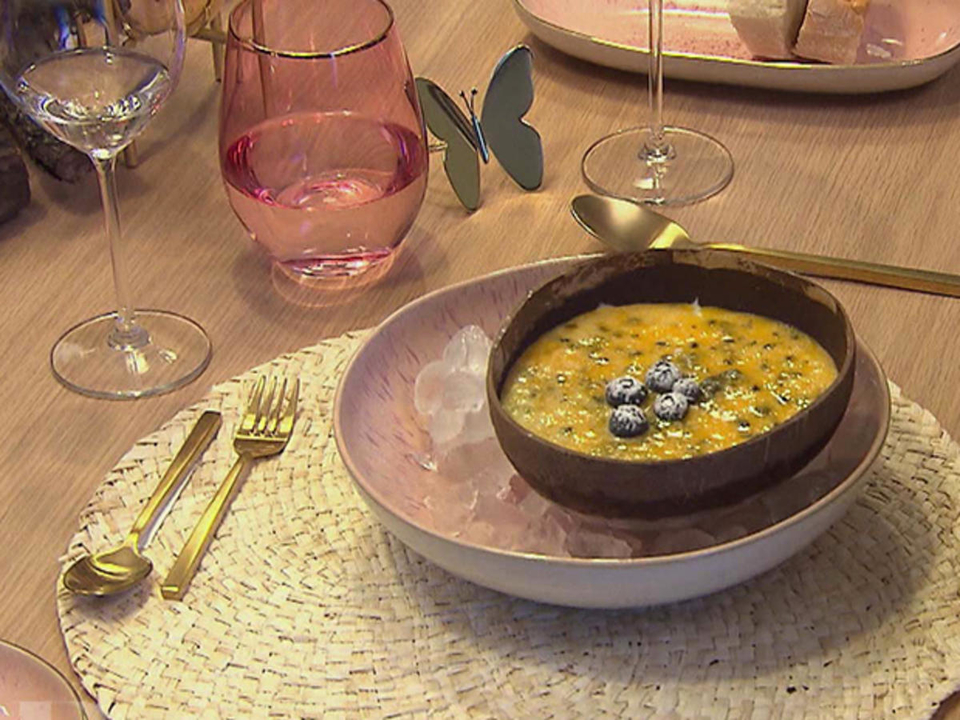 Kokosparfait mit Passionsfrucht-Minze
