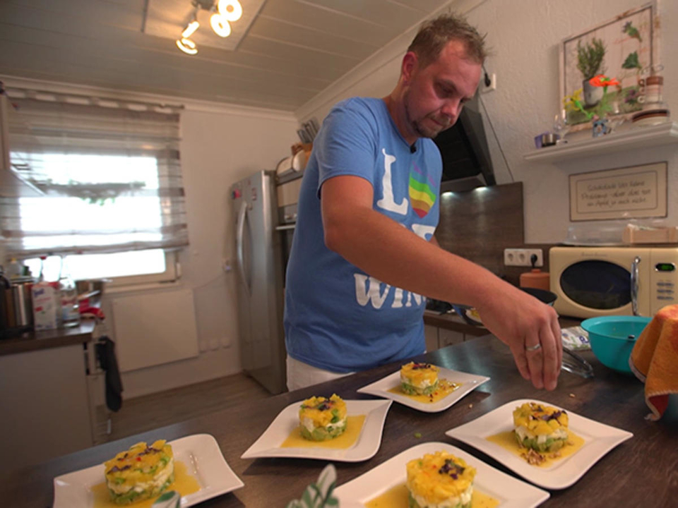 „Frisches Türmchen“: Avocado, Büffelmozarella und Mango