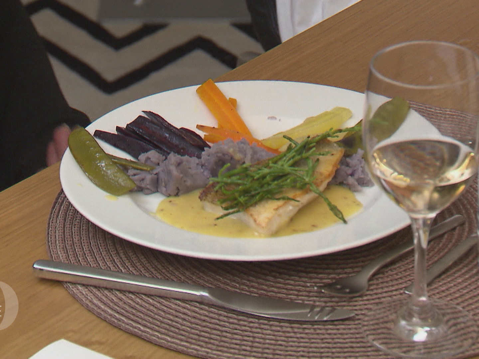 Zander auf der Haut gebraten in einem leckeren Senfsösschen