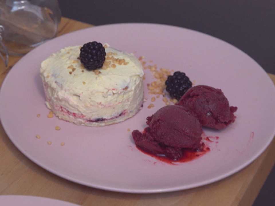 Frankfurter-Kranz-Törtchen mit Brombeer-Limetten-Sorbet