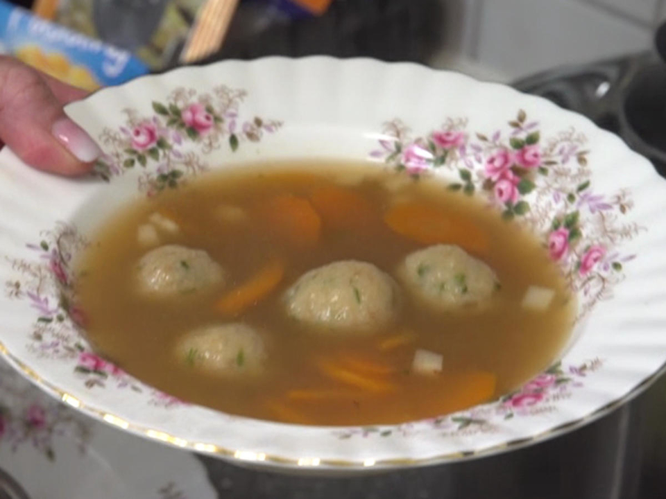 Rinderkraftbrühe mit Markklößchen