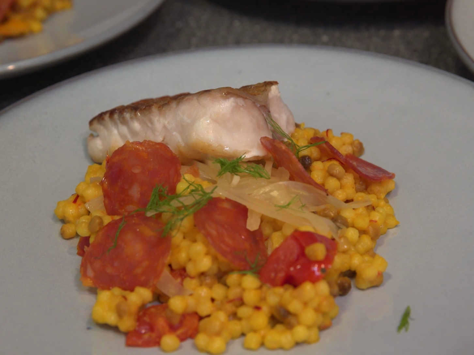 Rotbarsch Loin | Fregola Sarda | Mediterranes Gemüse | Salsiccia