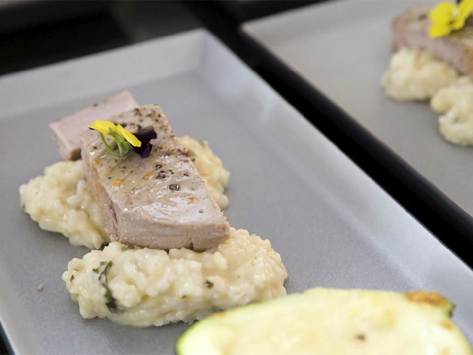 Tuna, Camembert-Zucchini und Zitronen-Kräuter-Risotto