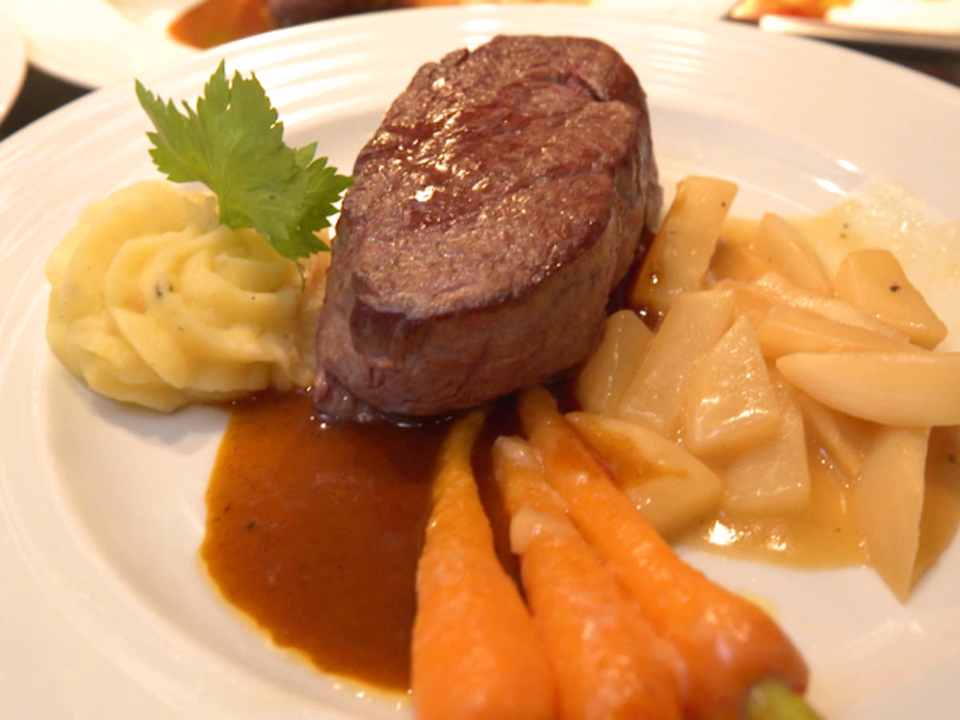 Rinderfilet an Herbstgemüse und Sellerie-Kartoffel-Stampf