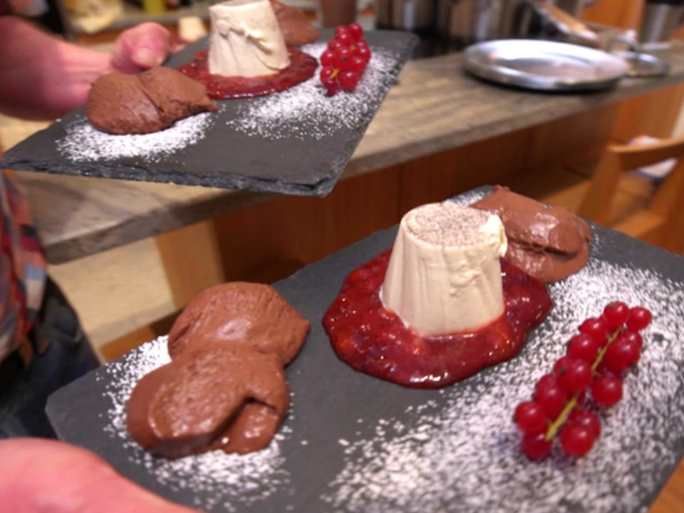 Duett aus Panna Cotta und Mousse au Chocolat