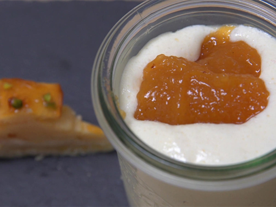 Mascarpone-Creme mit Vogelbeerenmousse