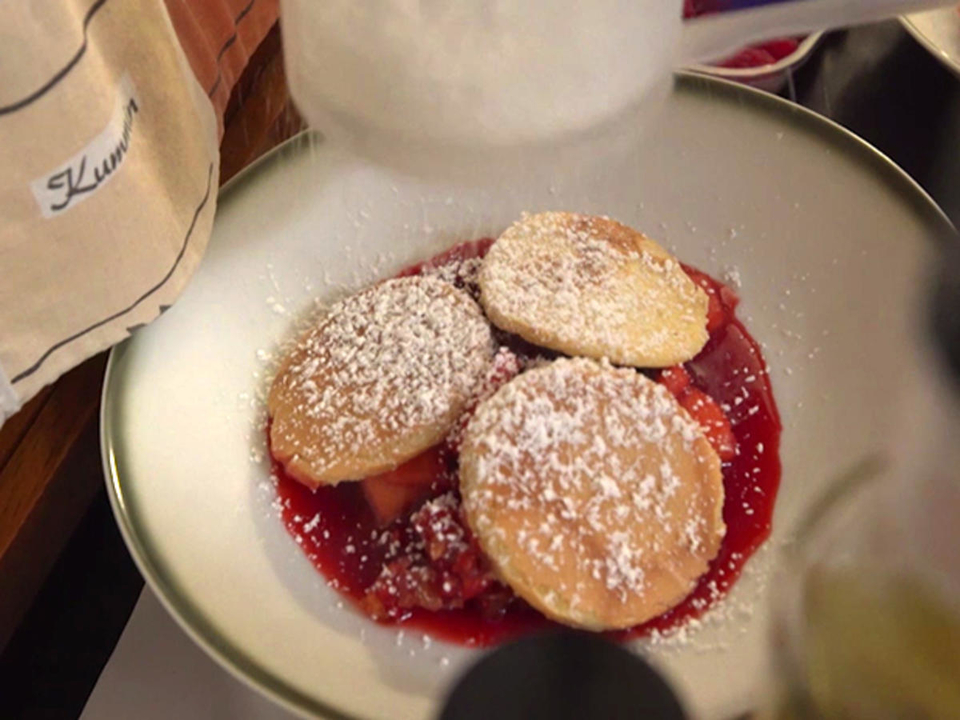 Pfannkuchen Suzette mit flambierten Beeren