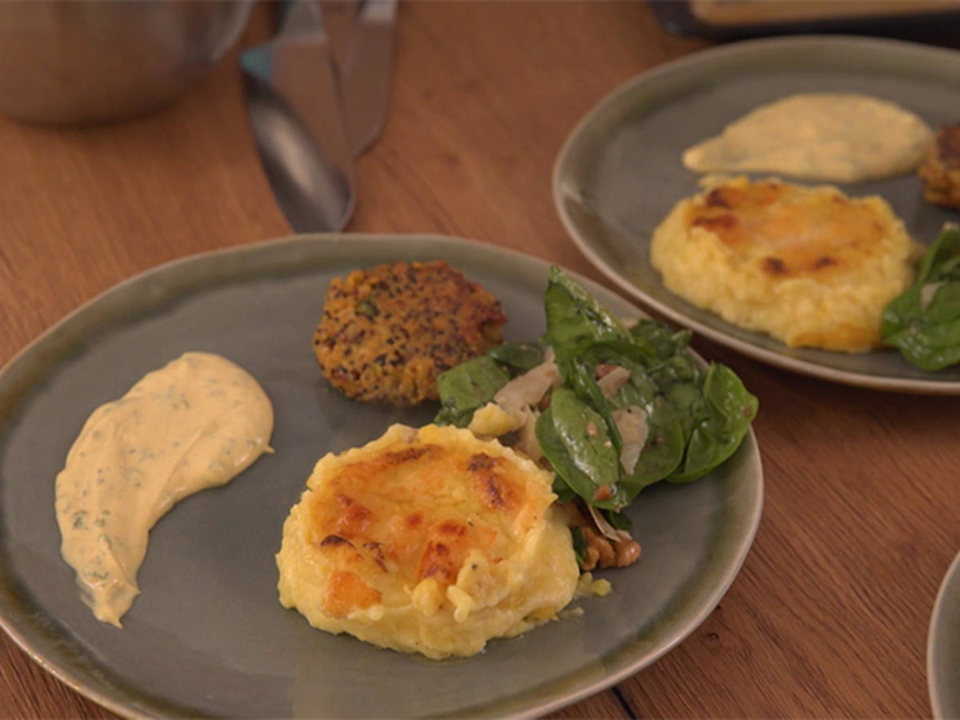 Quinoa-Frikadelle mit Senfdip und gebackenem Kartoffelstampf