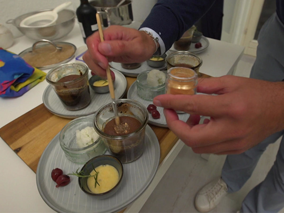 Zerlaufenes Schokoladenküchlein mit Zitronensorbet