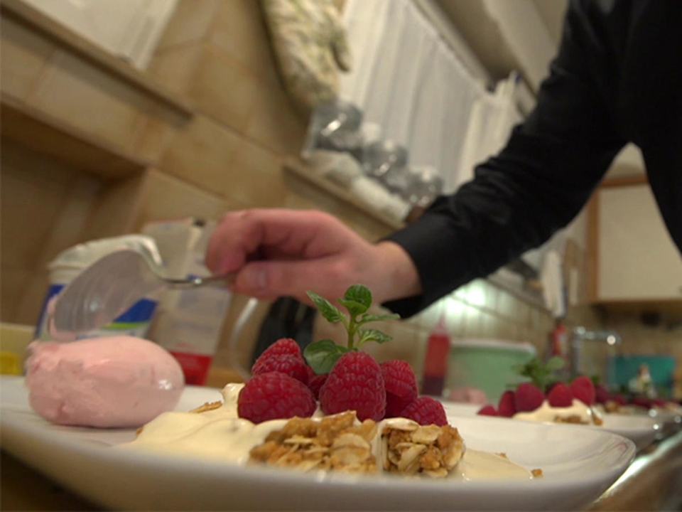 Cranachan mit Himbeer-Joghurteis