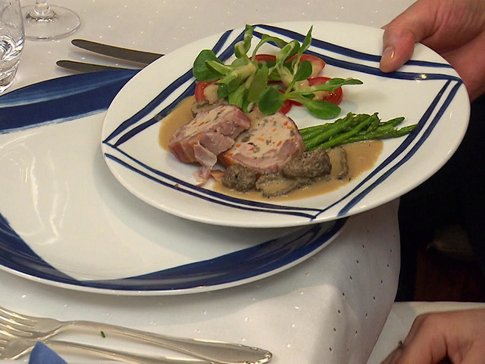 Ballotine vom Perlhuhn mit Morchelrahm