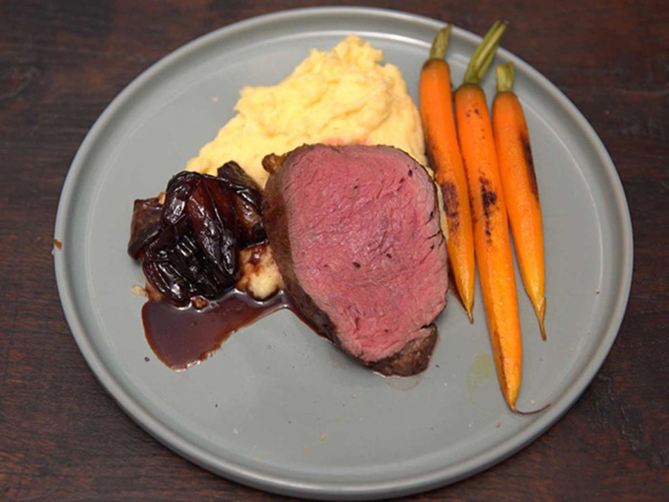 Rinderfilet, Kartoffelpüree und Balsamicoschalotten