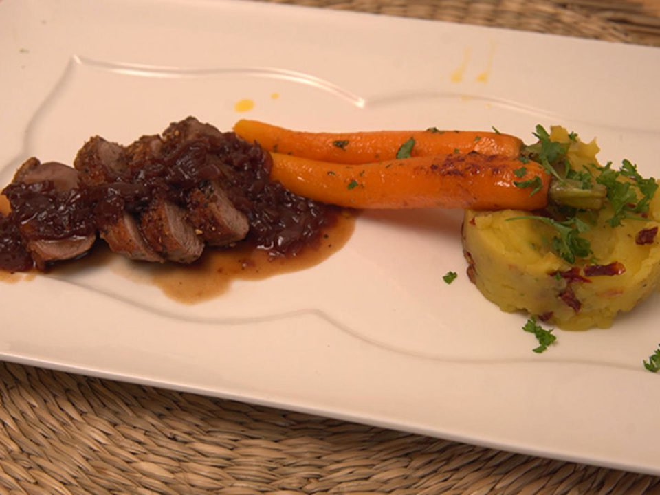 Entenbrustfilet mit Kartoffelpüree und Möhren