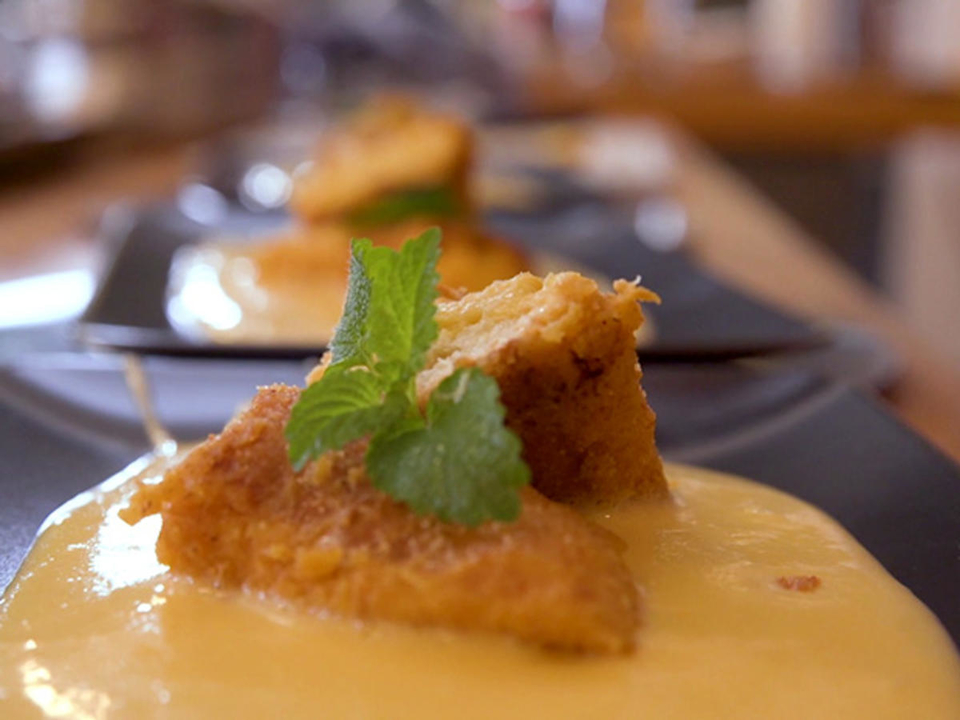 Kartäuserklöße mit Weinschaumsauce