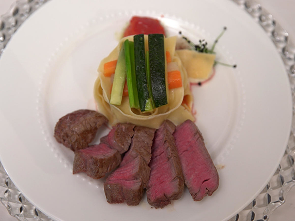Selbstgemachte Pappardelle mit Antipastigemüse  und Weiderindsteak