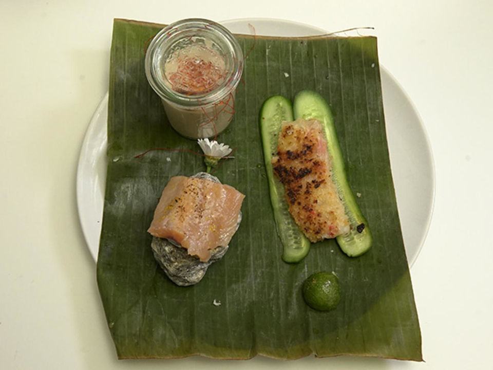 Gebeizter Saibling mit Wurzel Tom Kha und Spicy Mango in Panko