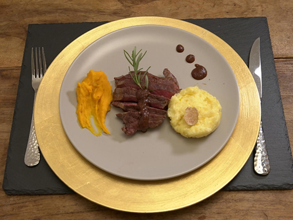 Rind mit herbstlichen Begleitern