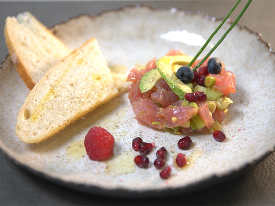 Thunfisch Tatar mit Avocado und Focaccia