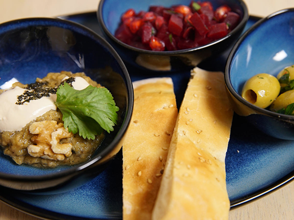 Kashke Bademjam – Aubergine mit Joghurt und Minze