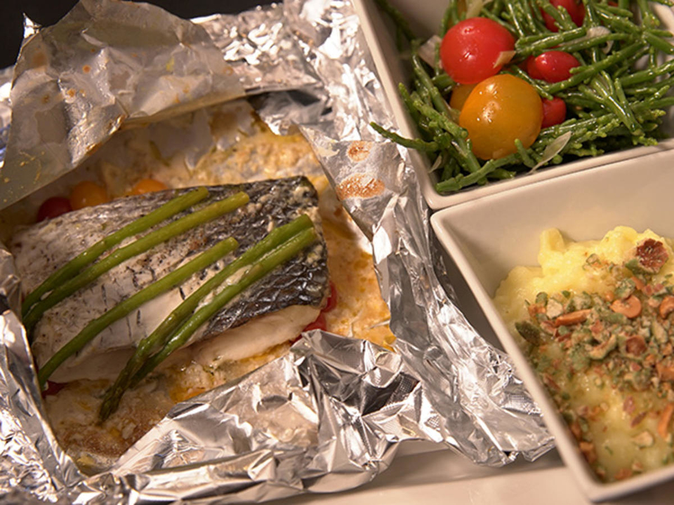 Loup de Mer mit euro-asiatischem Gemüse und Salicorne