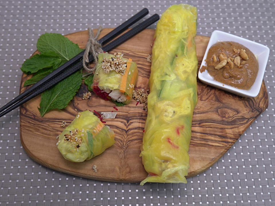 „Colors of the wind“ - Sommerrollen mit Erdnuss-Dip und Auberginen-Paste