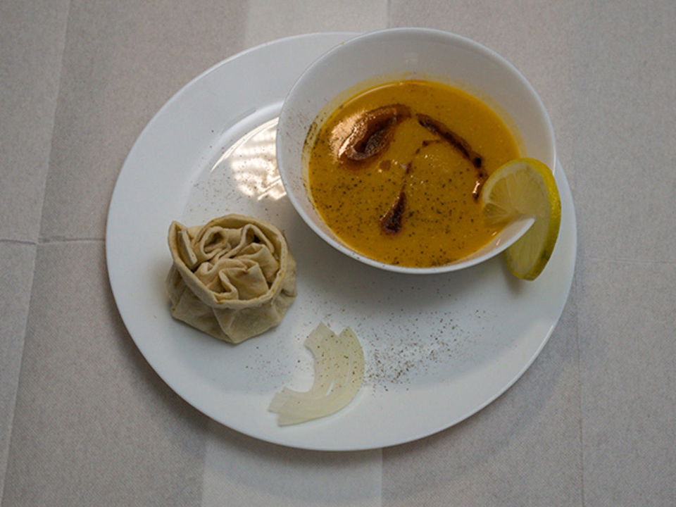 Mercimek corbasi – Linsensuppe mit Lavaschbrot
