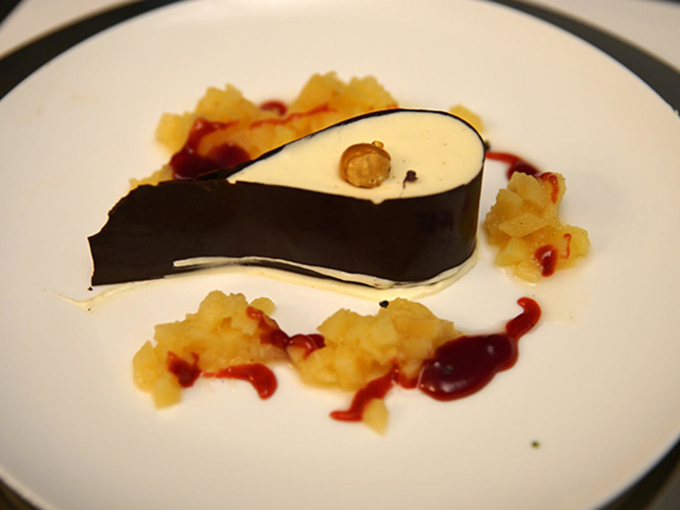 Tonkabohnenmousse mit Quittenragout