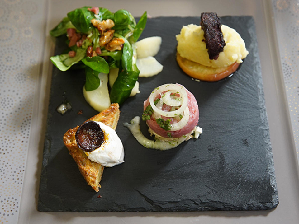 Westerwälder Tapas: Himmel und Erde, Döppekochen und herzhafte Brottaler an Feldsalat