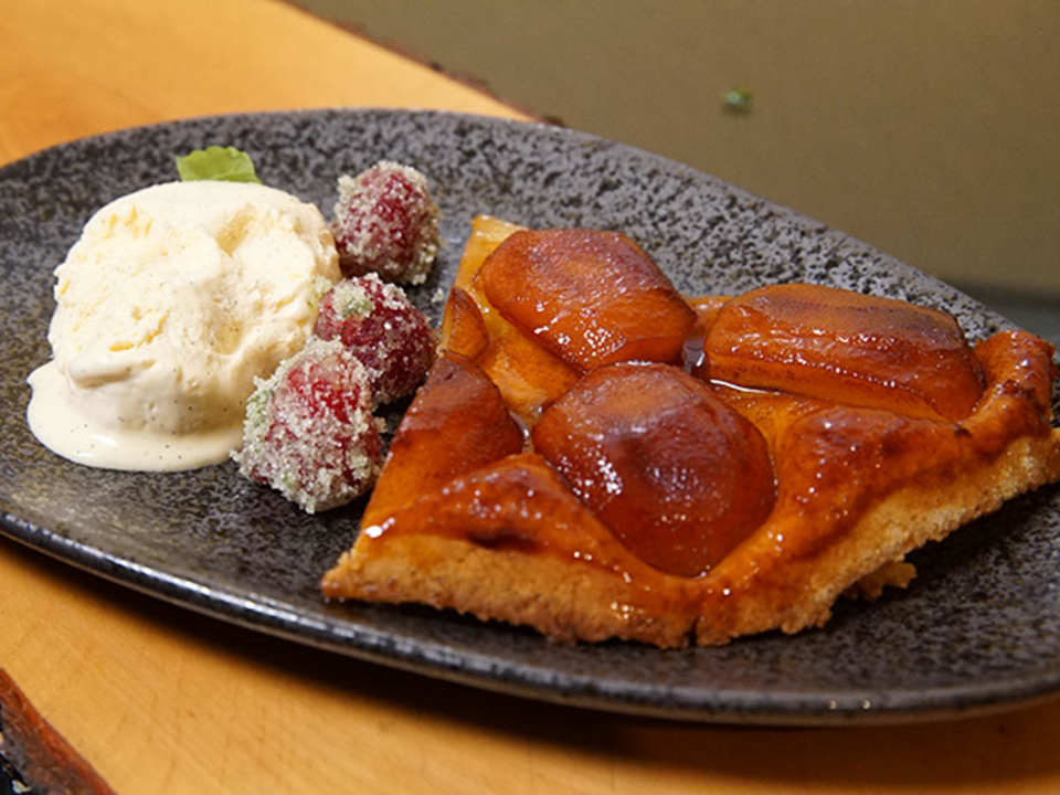 Vanilleparfait mit Apfeltarte