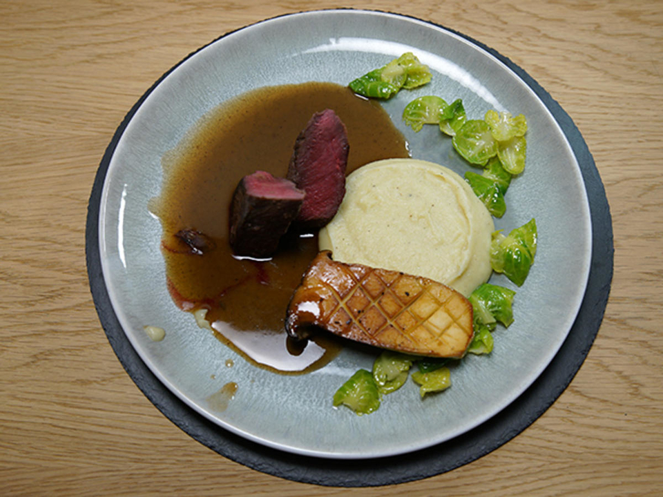 Rehfilet mit Topinamburpüree und Kräuterseitlingen