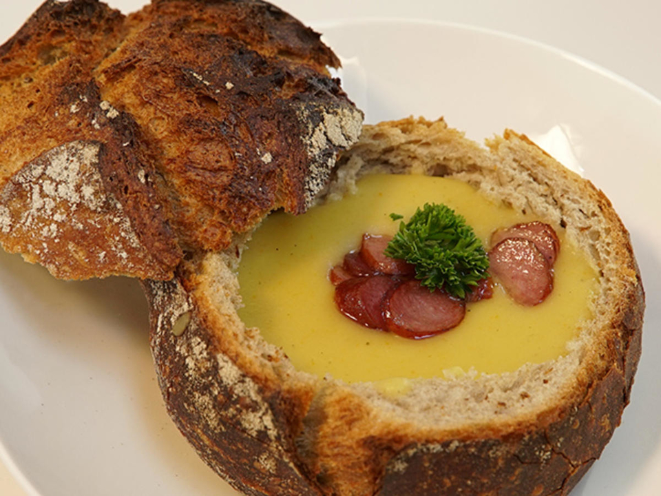 Kartoffelsuppe in Brot