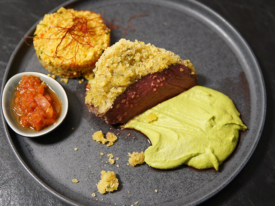 Rind mit Kuskus und Erbsenpüree