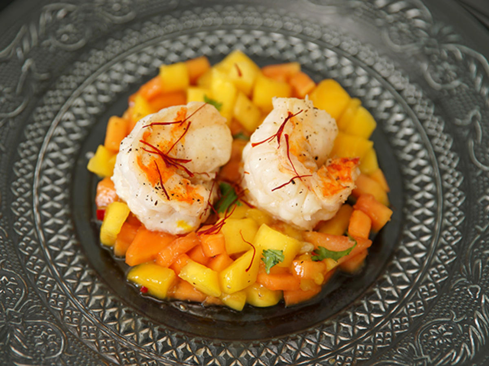 Mango-Papayasalat mit Garnelen