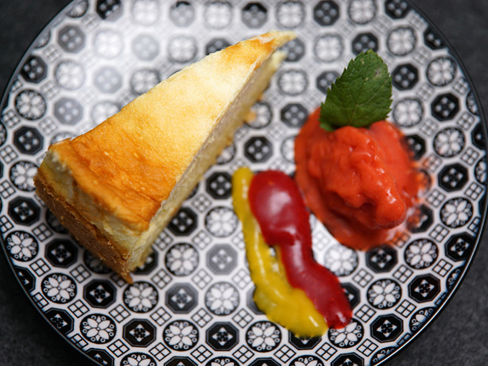 Eichsfelder Käsekuchen mit Mango-Himbeer-Sorbet