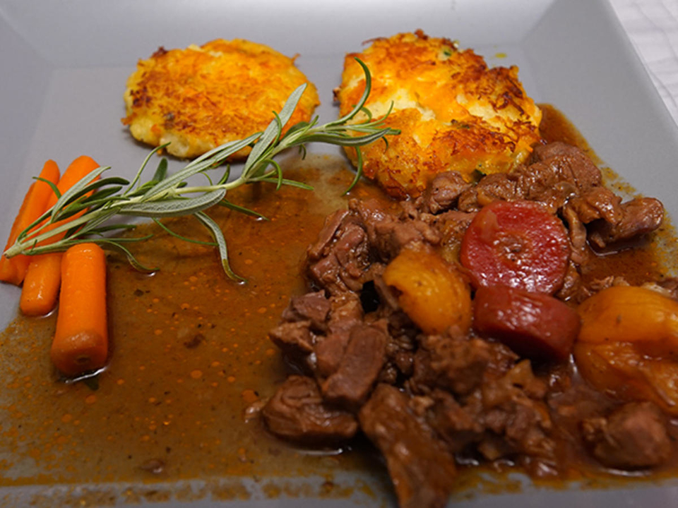 Lammragout mit Kartoffel-Kürbistalern