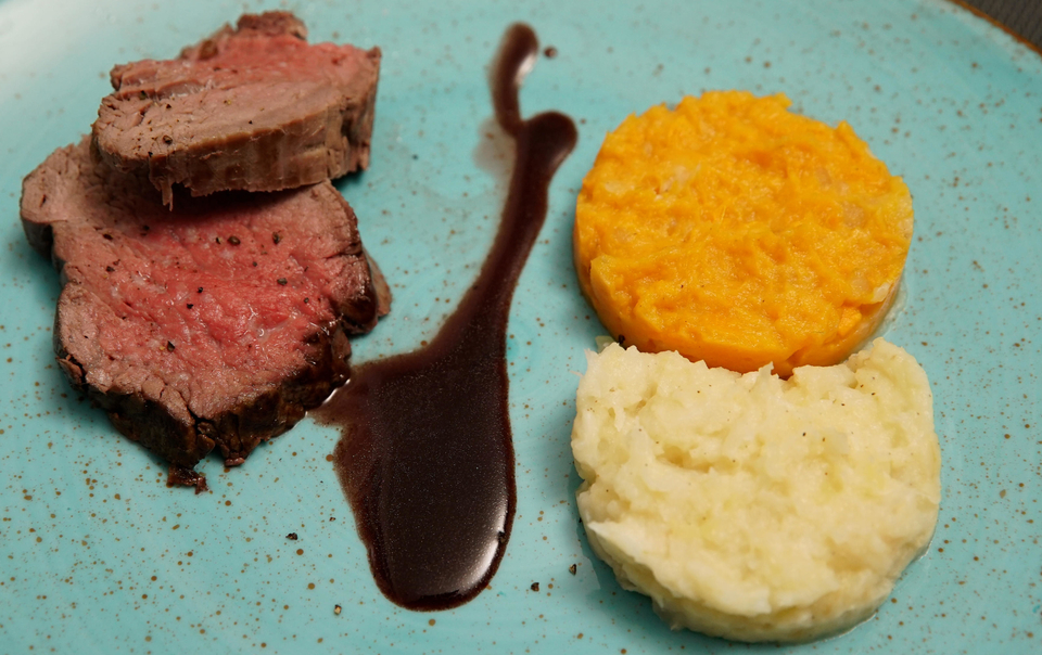 Stampf, Filet mit Sauce und Salat