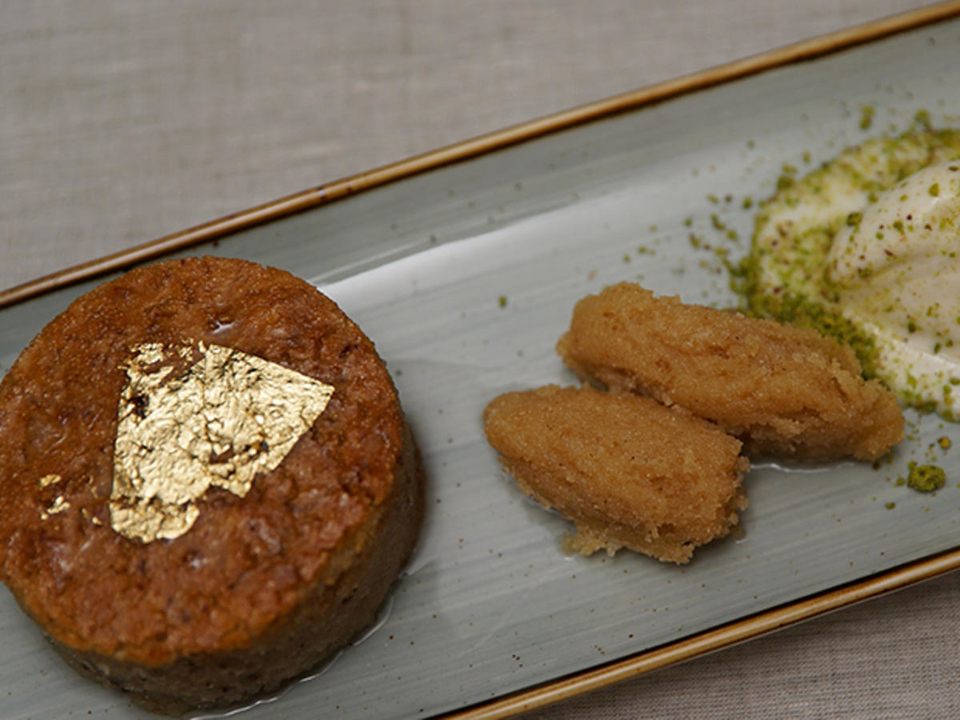 Serbischer Grießkuchen und türkische Helva mit Maraseis