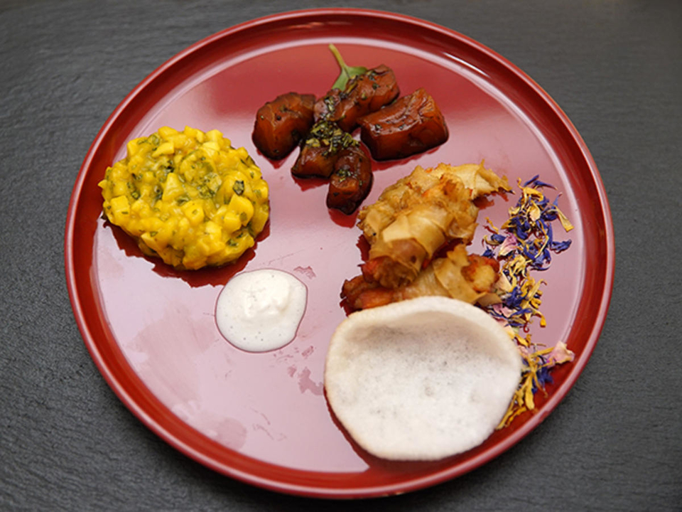 Lachs mit Königskrabben und Mango-Chili-Relish