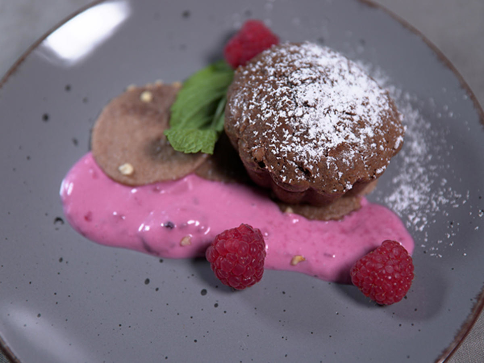 Beerenmouse mit Schokosoufflé