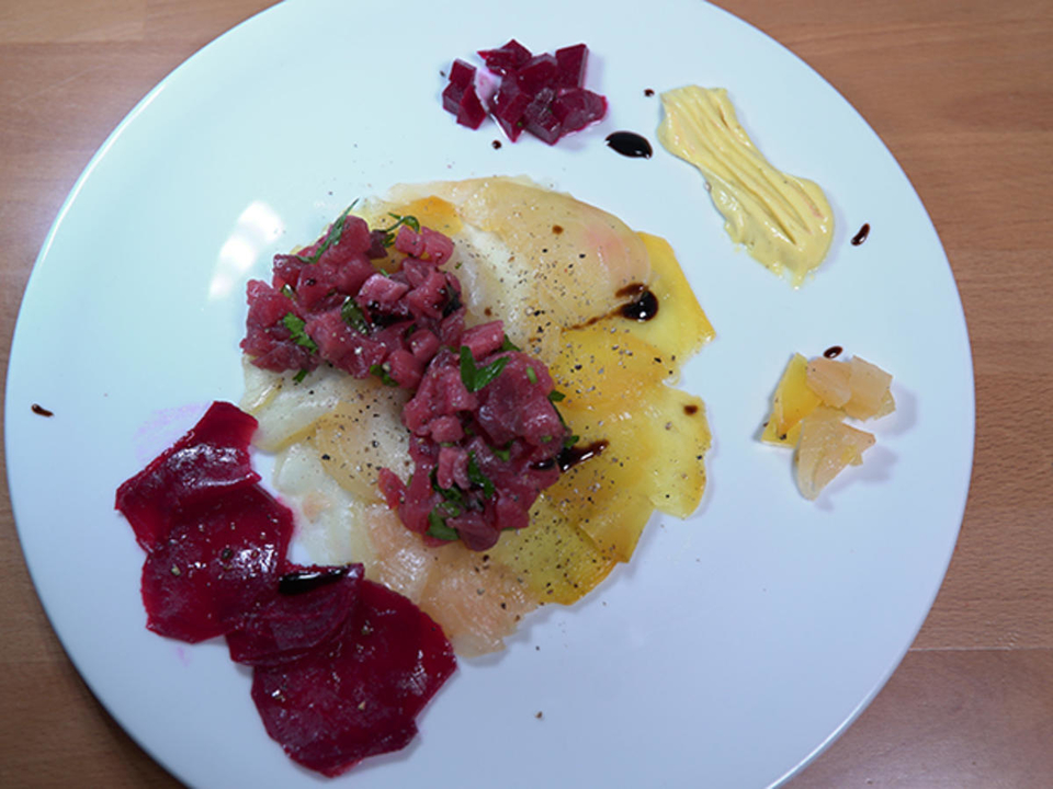 Thunfischtatar mit Roter Bete und einem japanischen Hauch