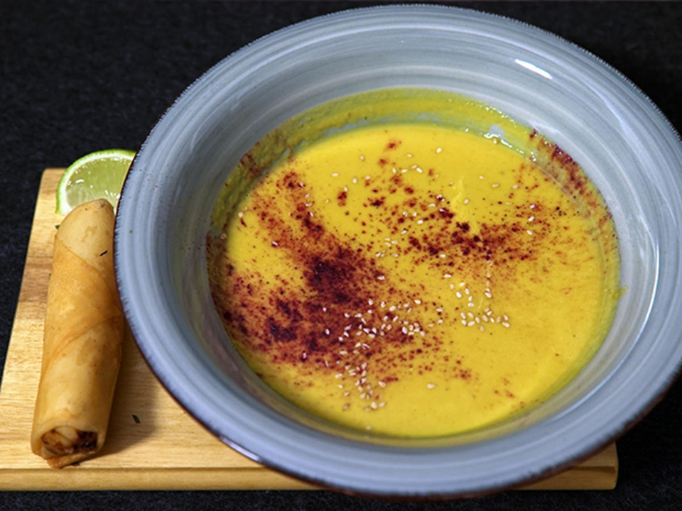 Fruchtsuppe mit Frühlingsrollen