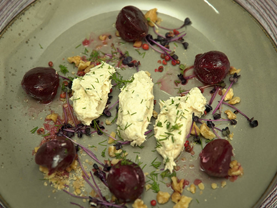 Rote-Beete-Salat mit Forellenmousse