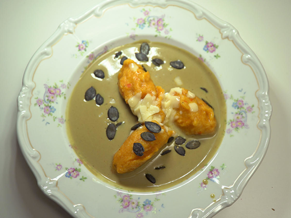 Kürbisnocken in Kürbiskernölsauce