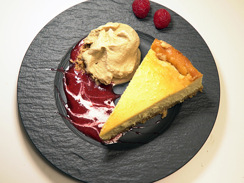 Cheesecake mit Muscovado-Vanilleeis
